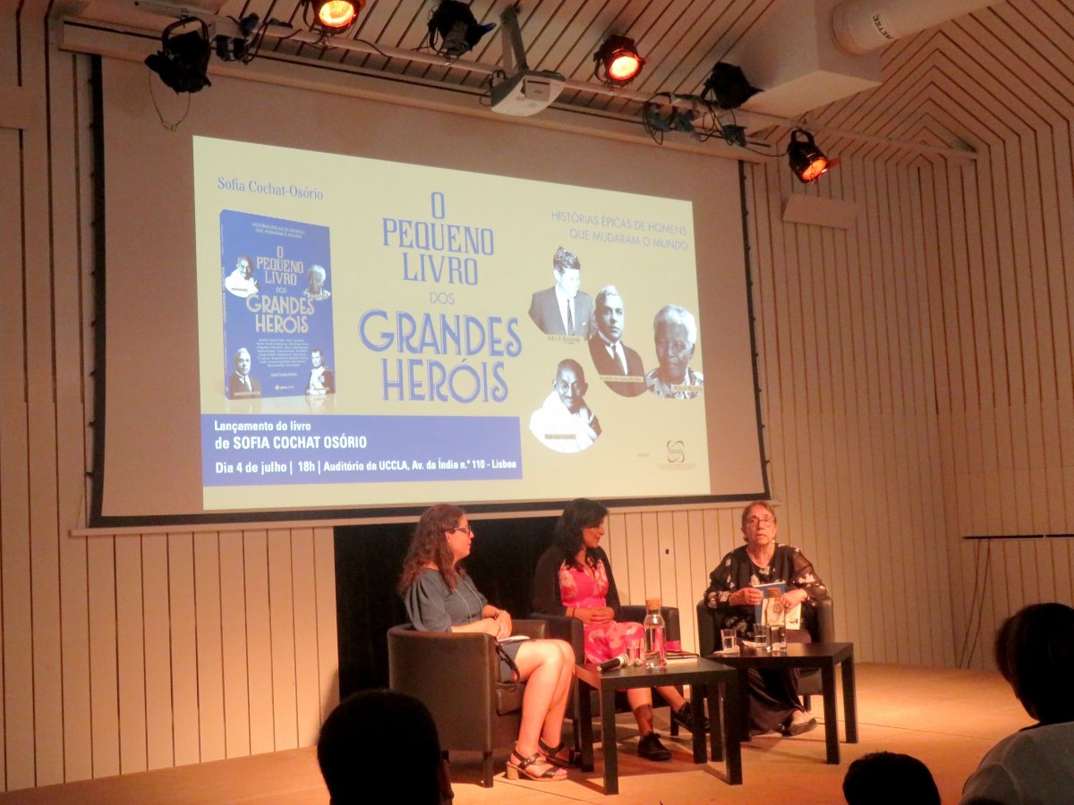 Lançamento de O Pequeno Livro dos Grandes Heróis_8400