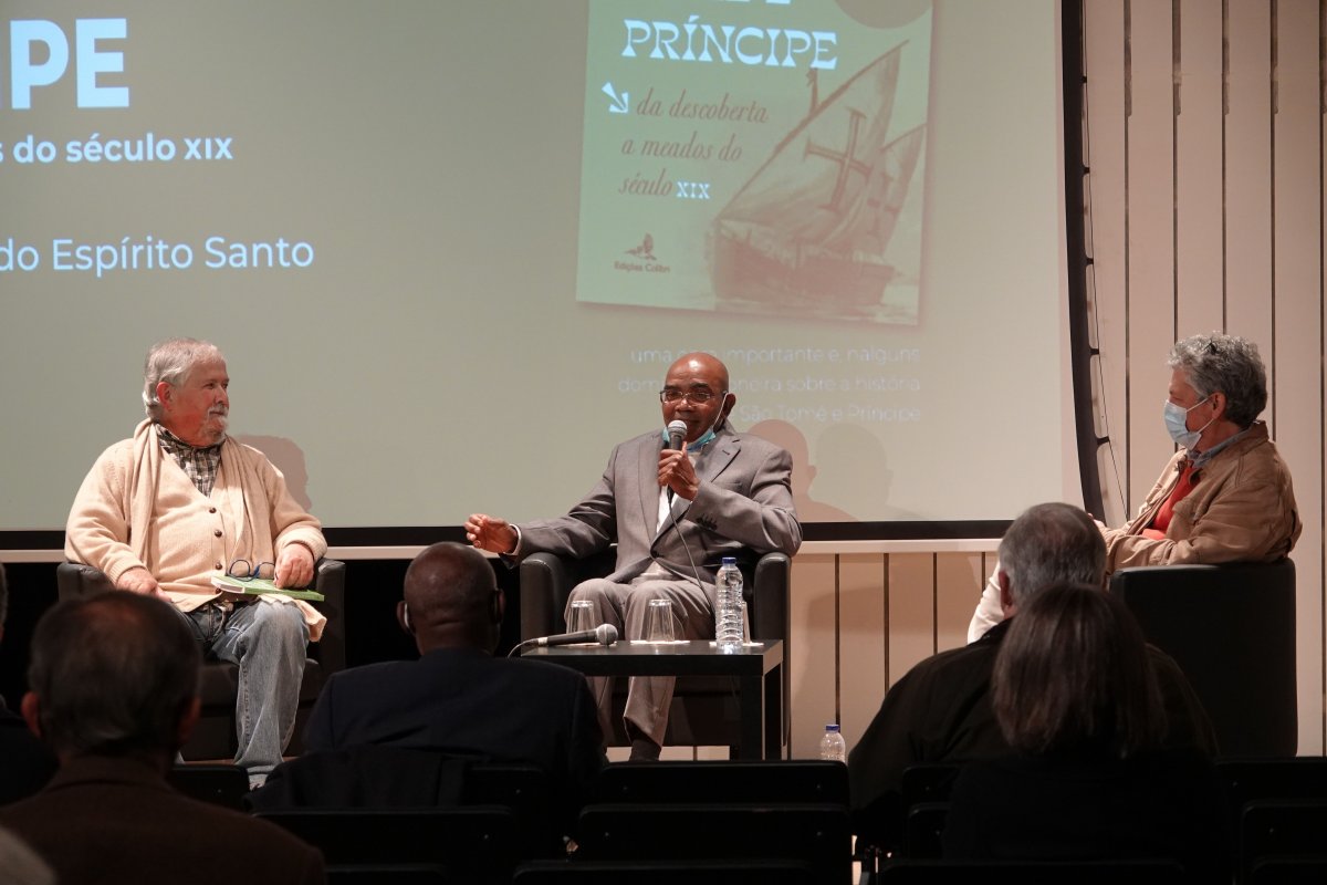 Lançamento do livro História de São Tomé e Príncipe_DSC05825