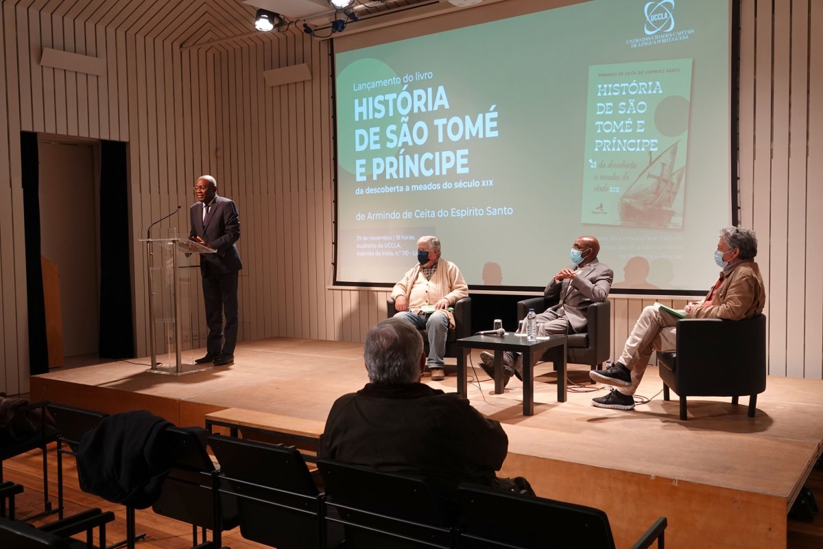 Lançamento do livro História de São Tomé e Príncipe_DSC05871