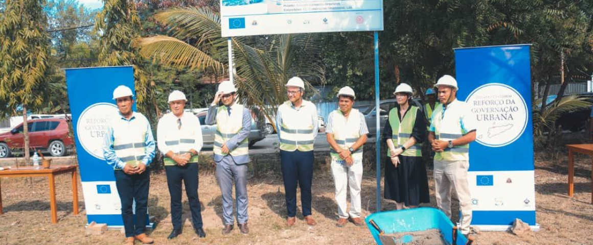 construção do jardim público junto à ribeira de Maloa