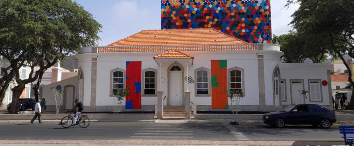 Biblioteca especializada em arte e cultura abre as portas em São Vicente