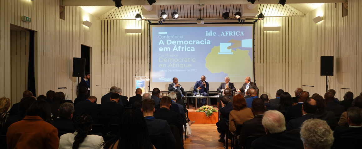 IDC.África realizou primeira conferência na sede da UCCLA sob o título “Democracia em África”