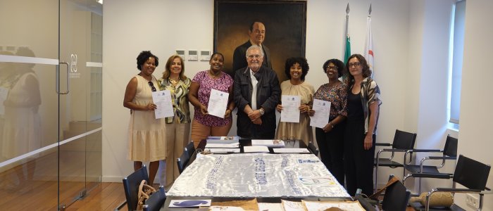 Projeto Construir Futuros de Educação entrega certificados de formação