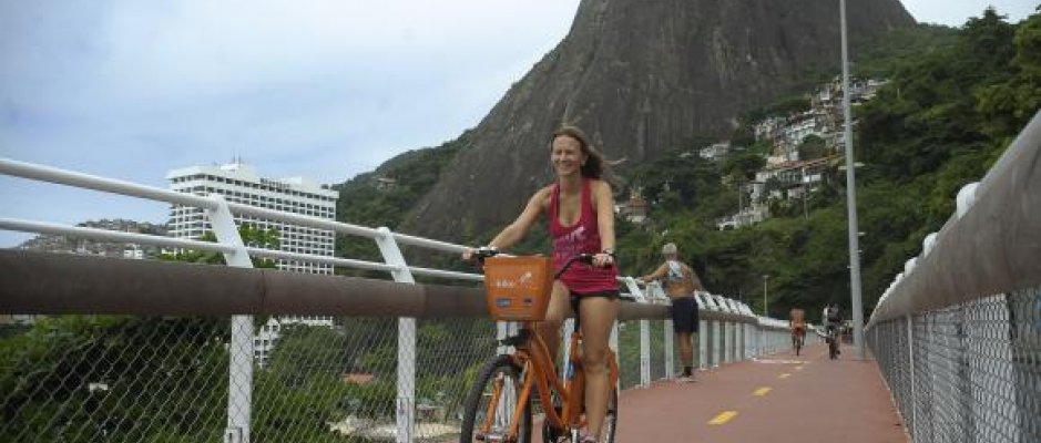 Rio inaugura ciclovia ao longo da Avenida Niemeyer