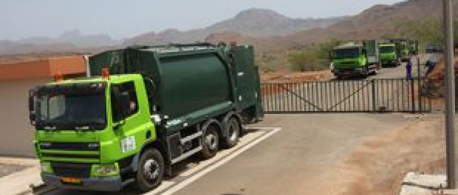 Novas viaturas de recolha de resíduos sólidos na cidade da Praia