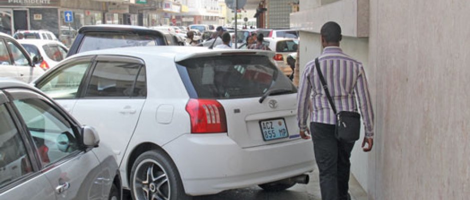 Maputo quer disciplinar o estacionamento
