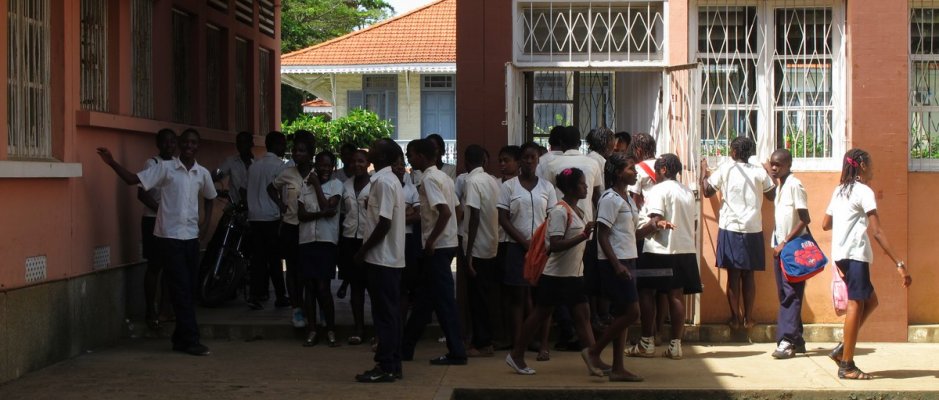 Construção de uma escola profissional em Água Grande