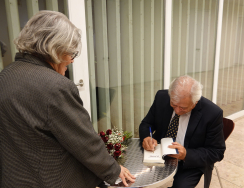 Lançamento do livro de poemas “Olhares” de Carlos Santa Rita