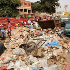 Cobrança da taxa de recolha do lixo em Luanda